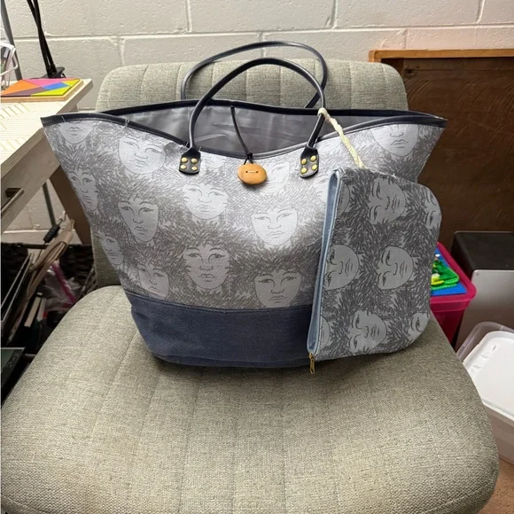 Manaola Hawai’i Gray and Blue Tote Bag - Picture 6 of 7